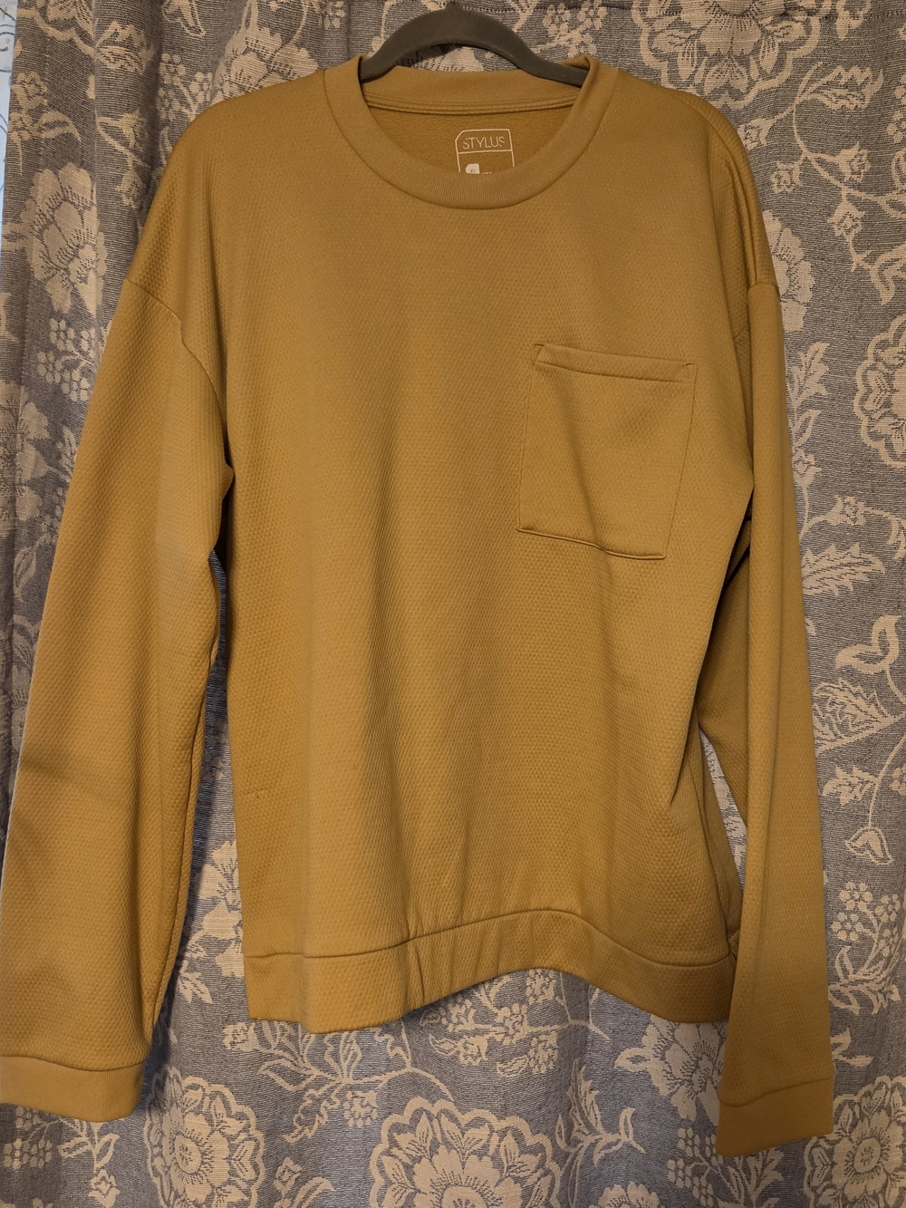 STYLUS Men's Crewneck Long-Sleeve Thermal Pocket Sweatshirt in Mustard Yellow